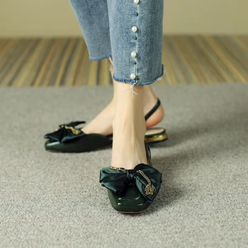 Летни дамски сандали от телешка кожа, голям размер с метална декоративна на веригата с лък ниски токчета и тънък колан Дамски сандали